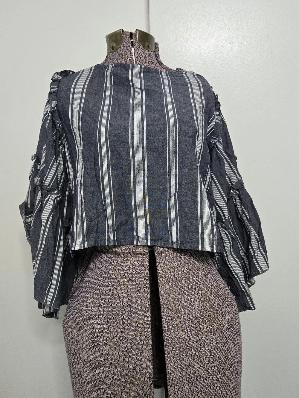 Hollister Flare Sleeve Striped Blue Lightweight Cropped Top Women’s Size Small
